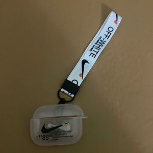 Off white Nike airpod pro case color clear and black brand new